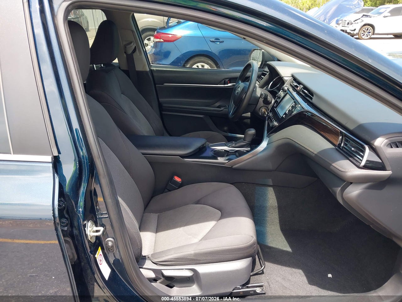 2019 TOYOTA CAMRY LE thumbnail 6