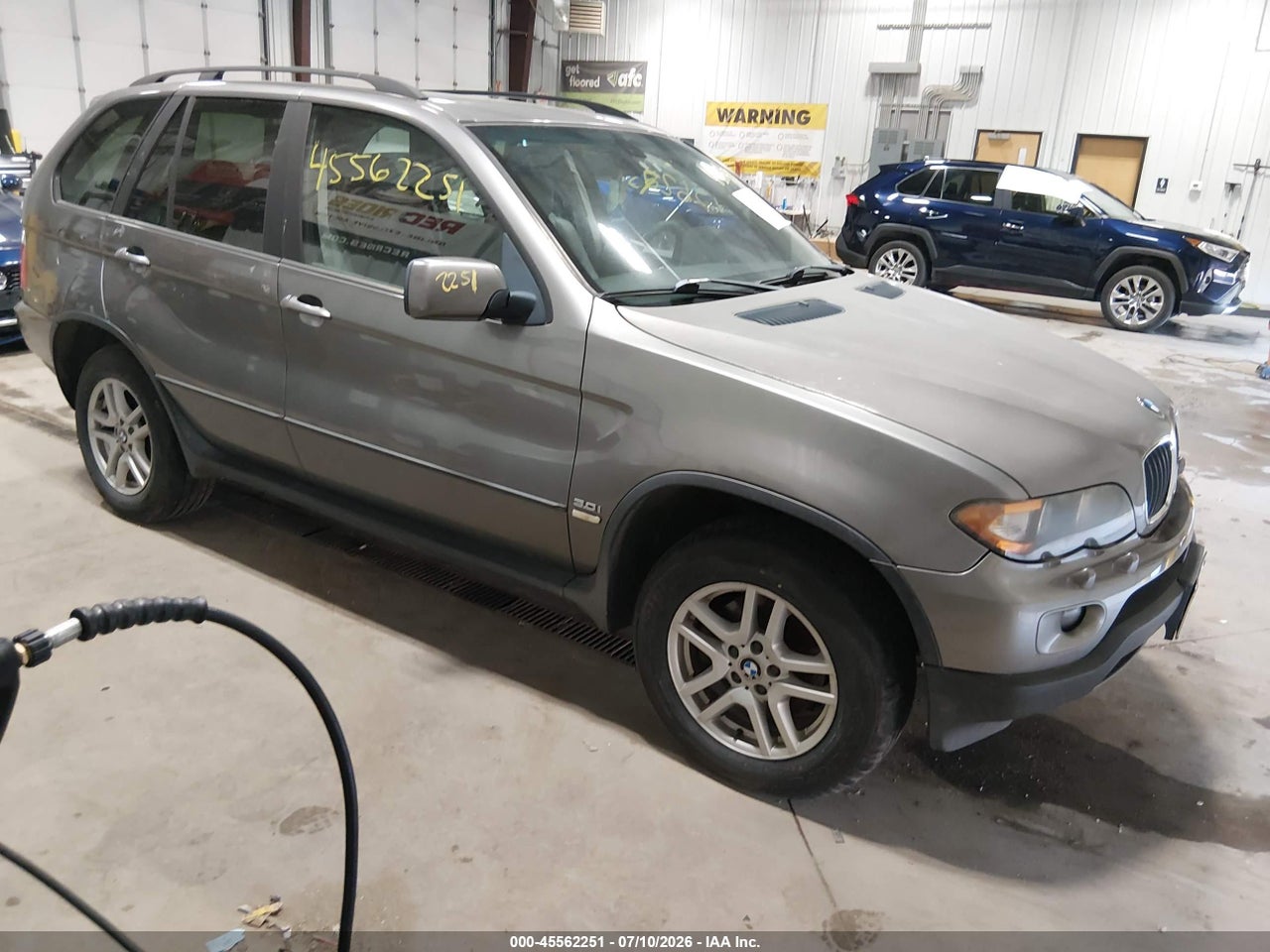 2004 BMW X5 3.0I thumbnail 2