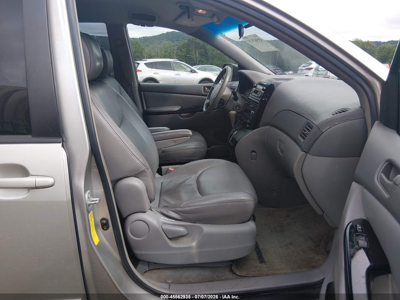 2004 TOYOTA SIENNA LE · 5/12