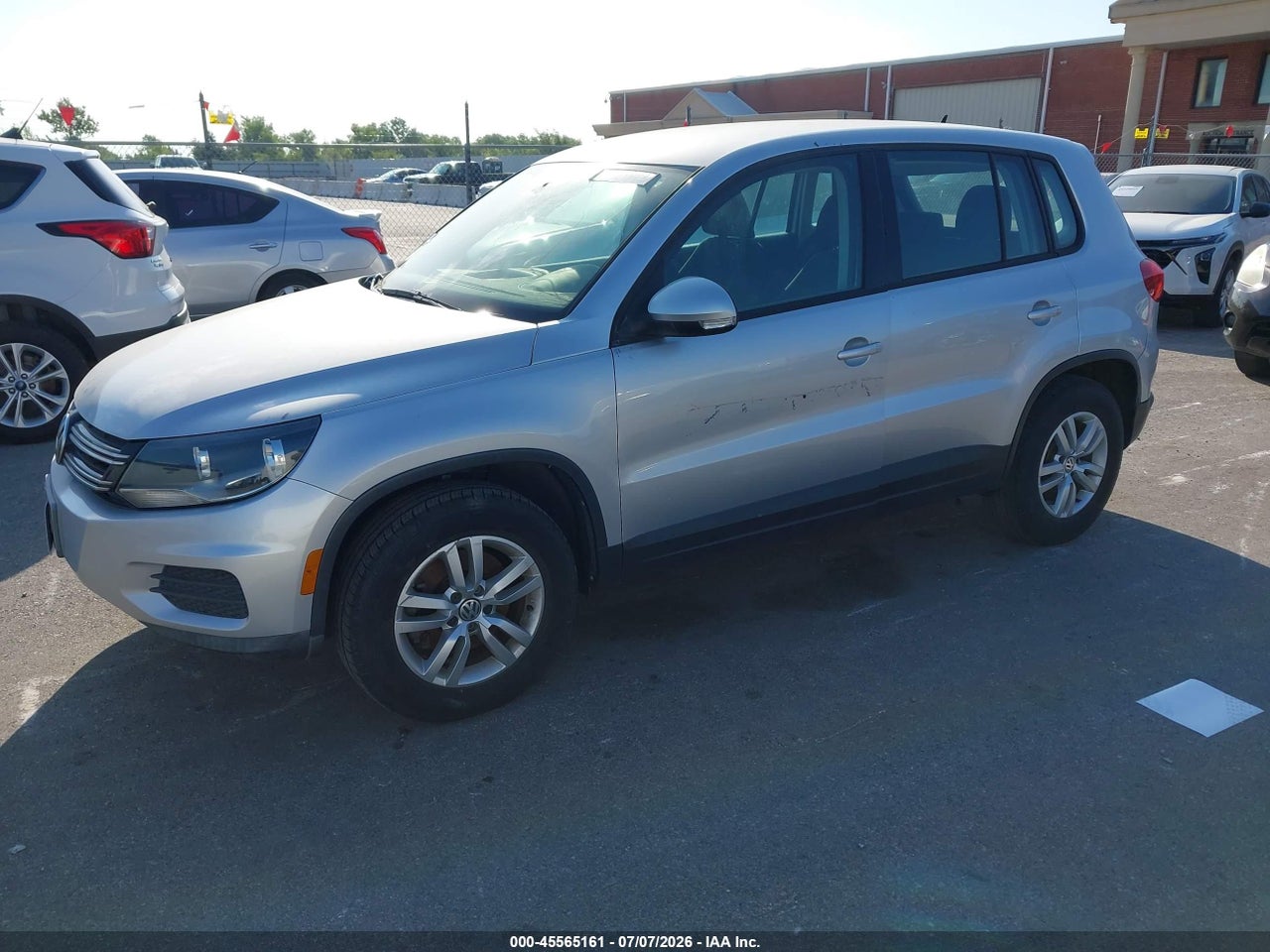 2012 VOLKSWAGEN TIGUAN S · 2/12