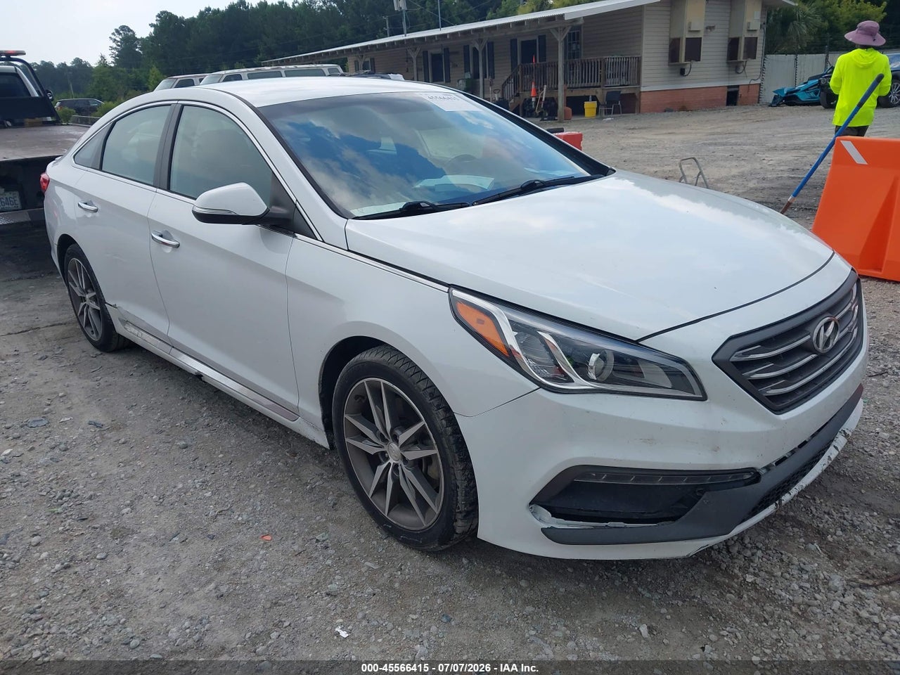 2015 HYUNDAI SONATA SPORT 2.0T thumbnail 2