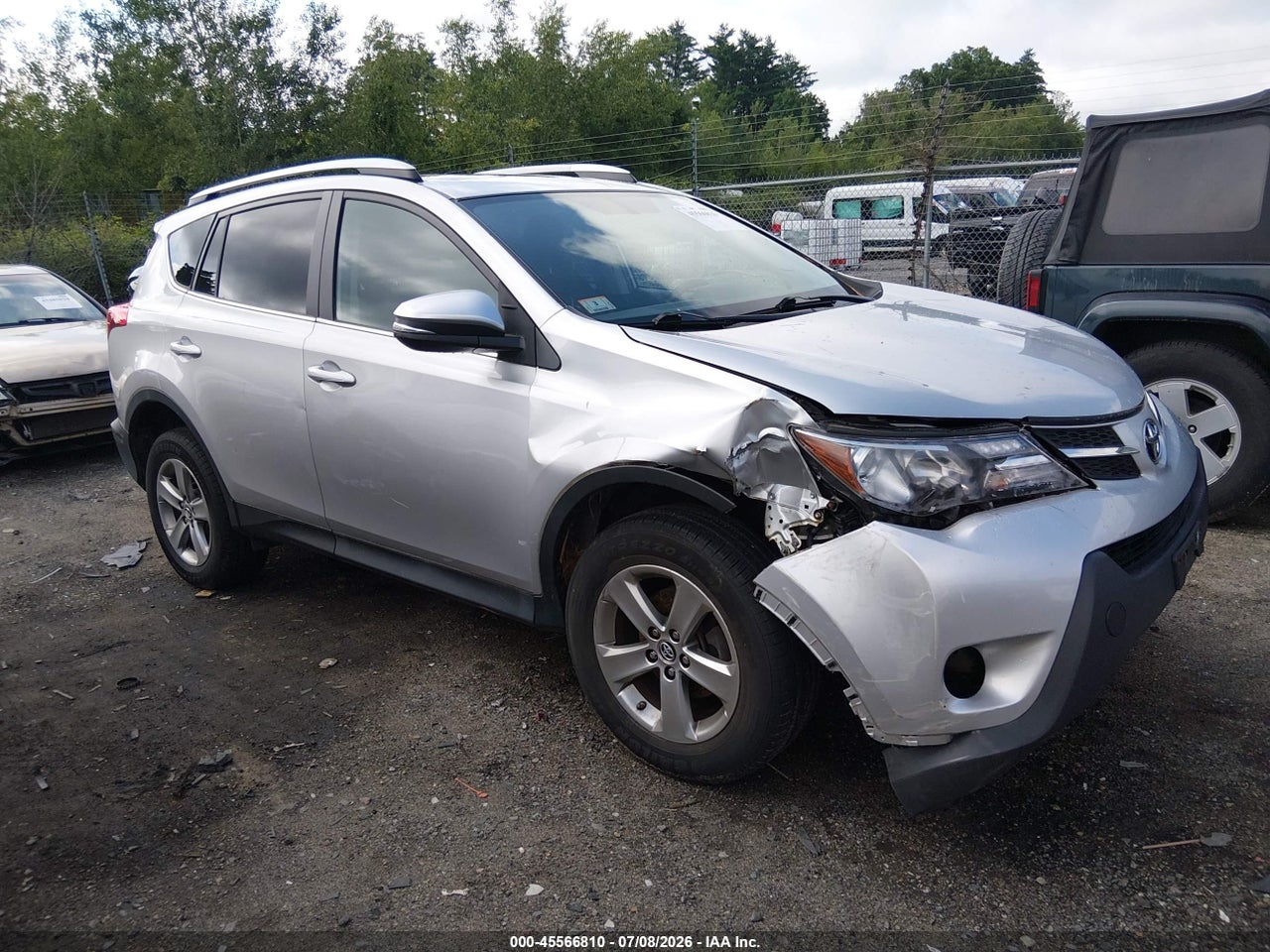 2015 TOYOTA RAV4 XLE thumbnail 2