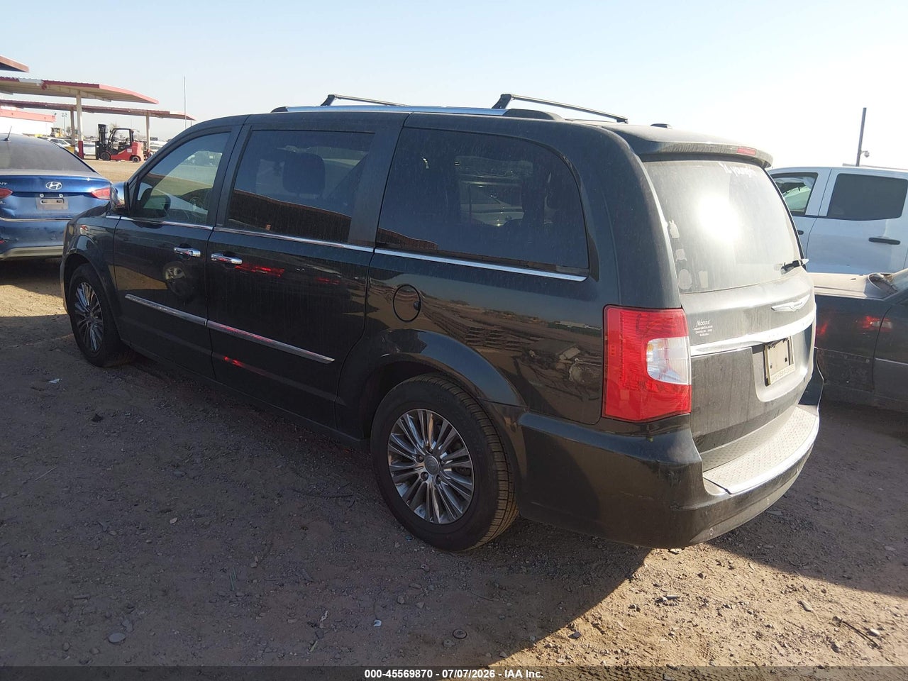 2011 CHRYSLER TOWN &amp; COUNTRY LIMITED · 3/12