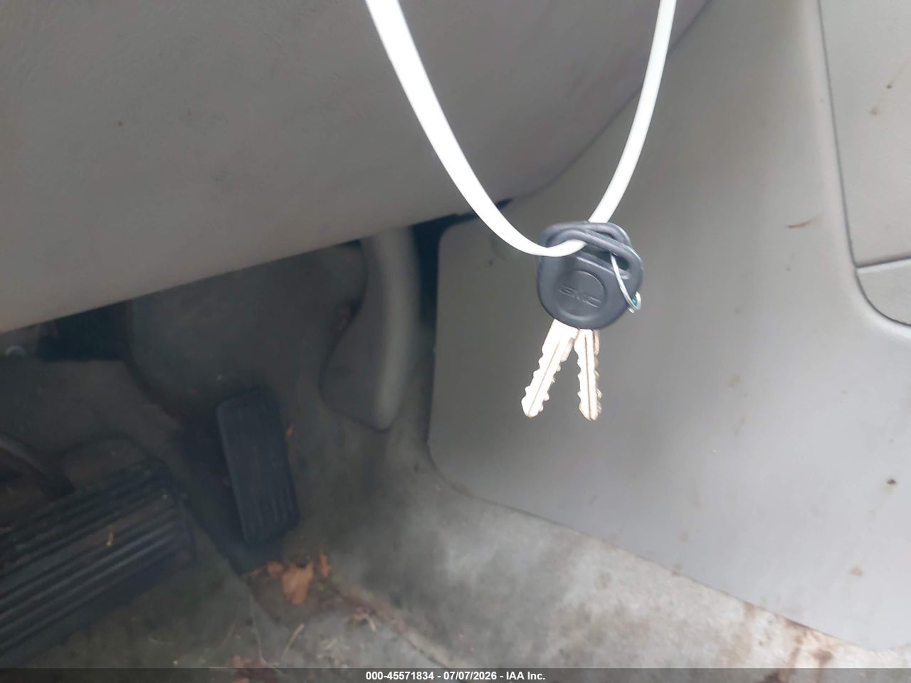 2004 GMC YUKON SLT thumbnail 12