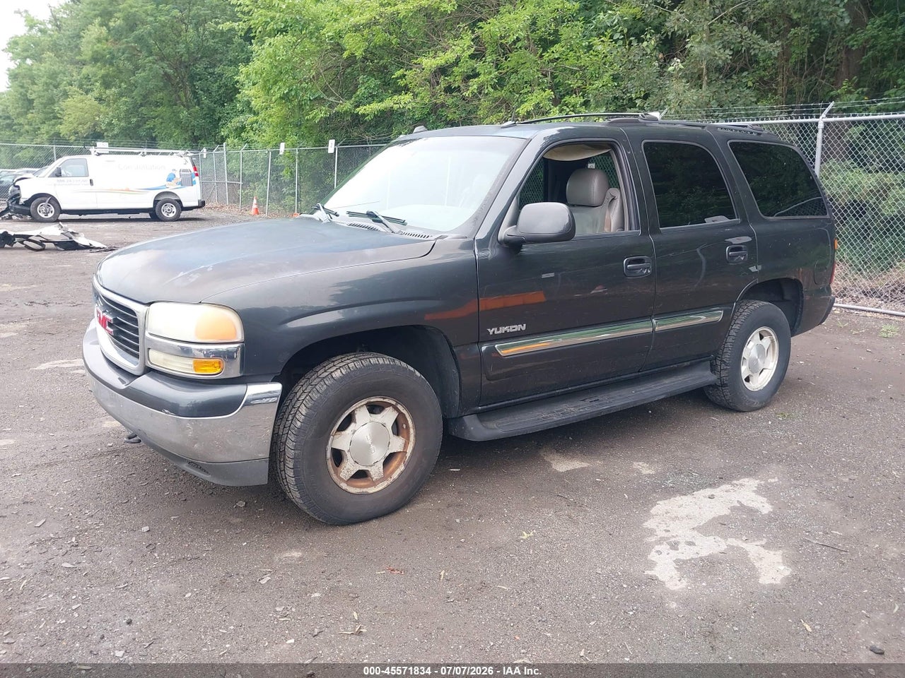 2004 GMC YUKON SLT thumbnail 3