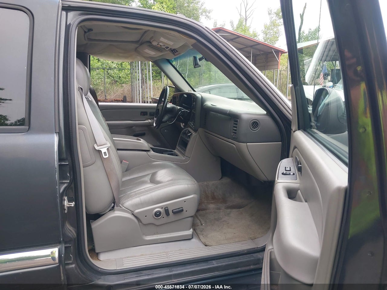 2004 GMC YUKON SLT thumbnail 6