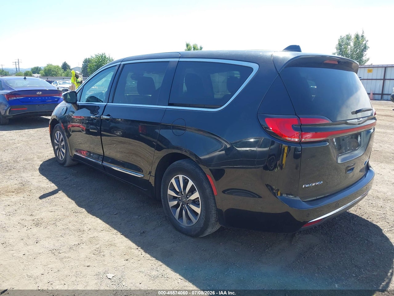2023 CHRYSLER PACIFICA HYBRID LIMITED thumbnail 4