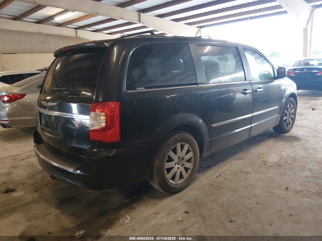 2011 CHRYSLER TOWN &amp; COUNTRY TOURING-L · 4/12