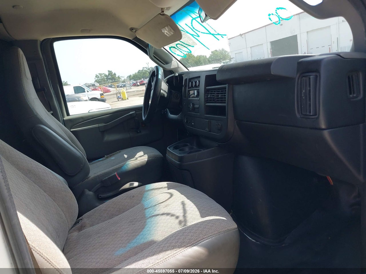2016 GMC SAVANA 2500 1WT thumbnail 6