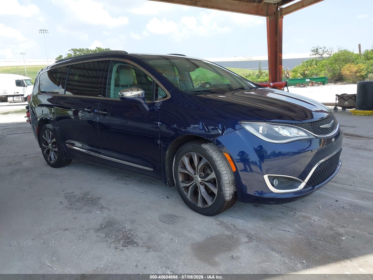 2017 CHRYSLER PACIFICA LIMITED thumbnail 2