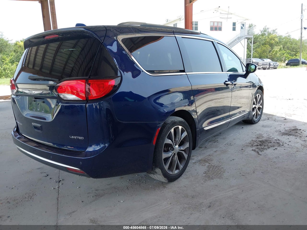 2017 CHRYSLER PACIFICA LIMITED thumbnail 5