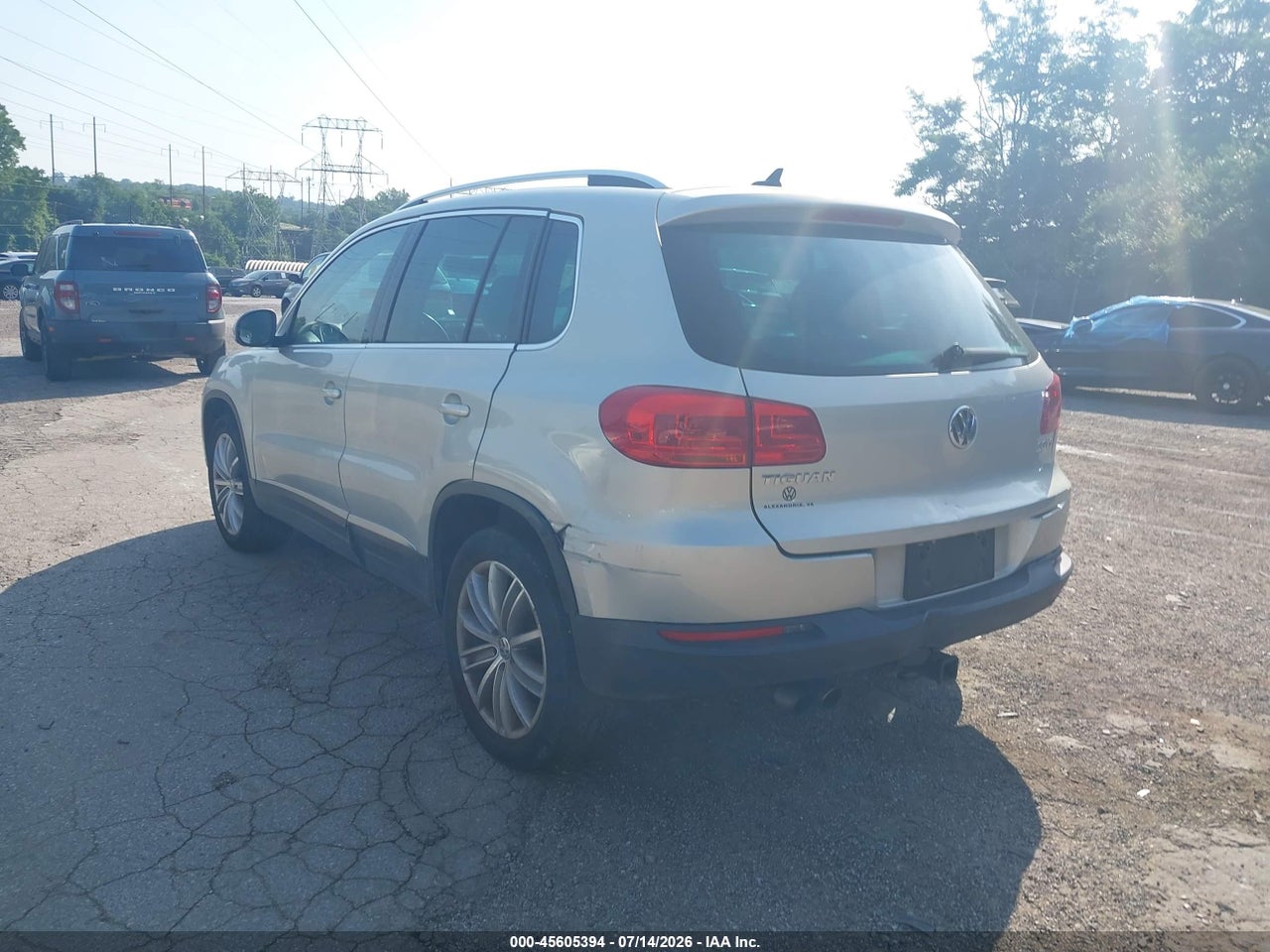 2015 VOLKSWAGEN TIGUAN SEL thumbnail 4