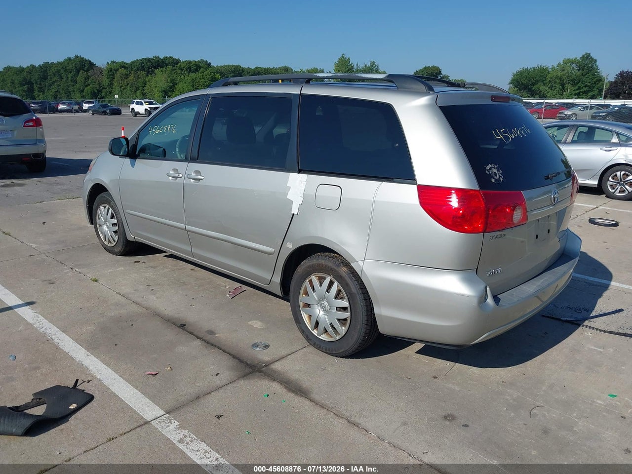 2009 TOYOTA SIENNA LE thumbnail 4