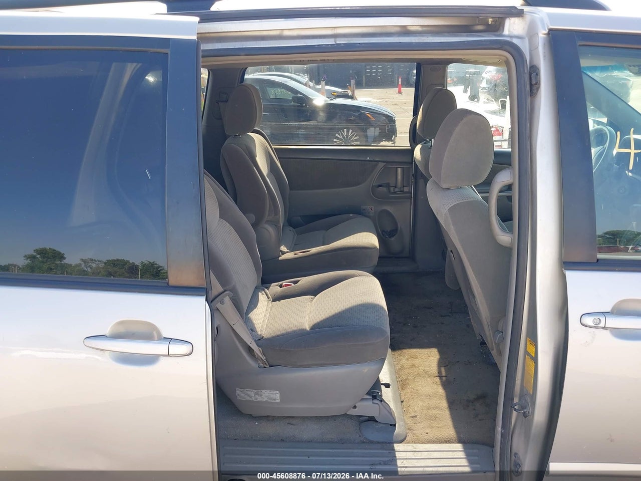 2009 TOYOTA SIENNA LE thumbnail 9