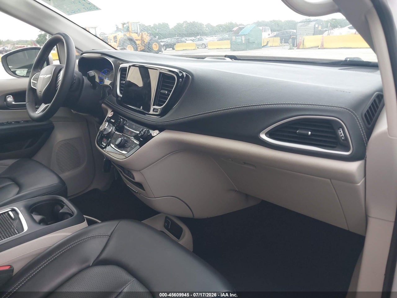 2023 CHRYSLER PACIFICA HYBRID TOURING L thumbnail 6