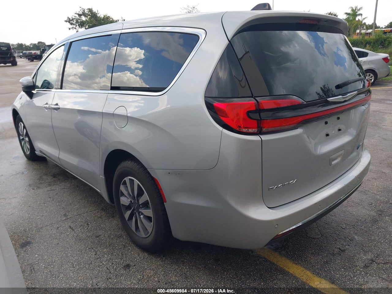 2023 CHRYSLER PACIFICA HYBRID TOURING L thumbnail 4