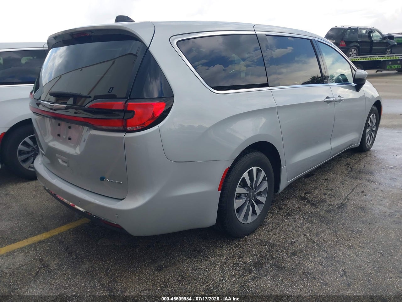 2023 CHRYSLER PACIFICA HYBRID TOURING L thumbnail 5