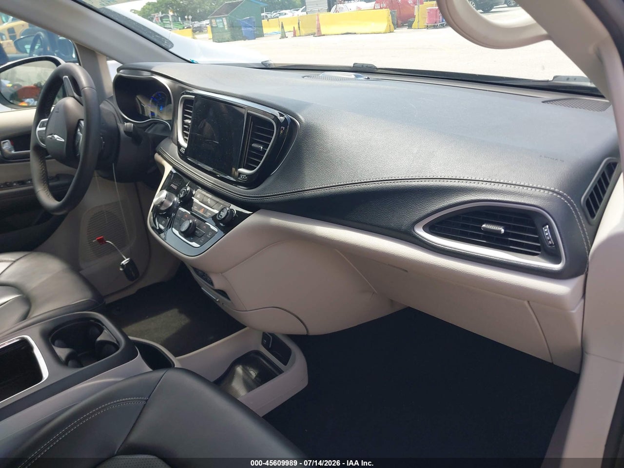 2023 CHRYSLER PACIFICA HYBRID TOURING L thumbnail 6