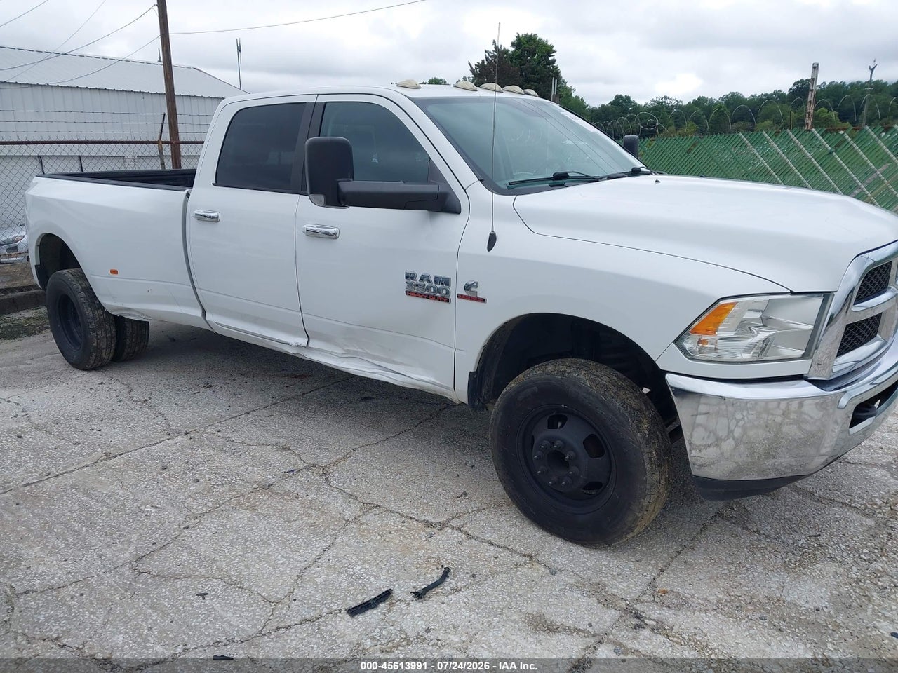 2016 RAM 3500 SLT thumbnail 2