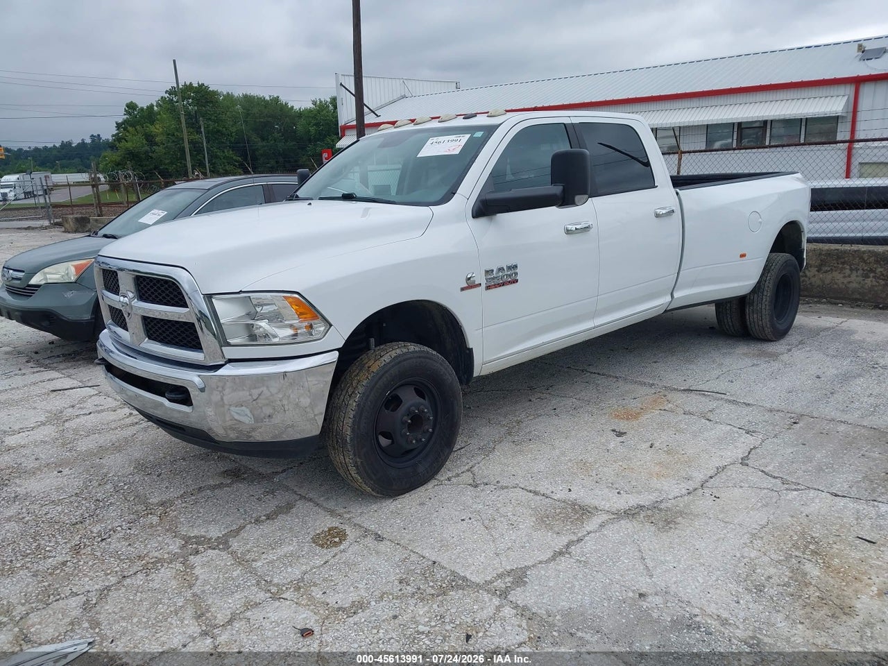 2016 RAM 3500 SLT thumbnail 3