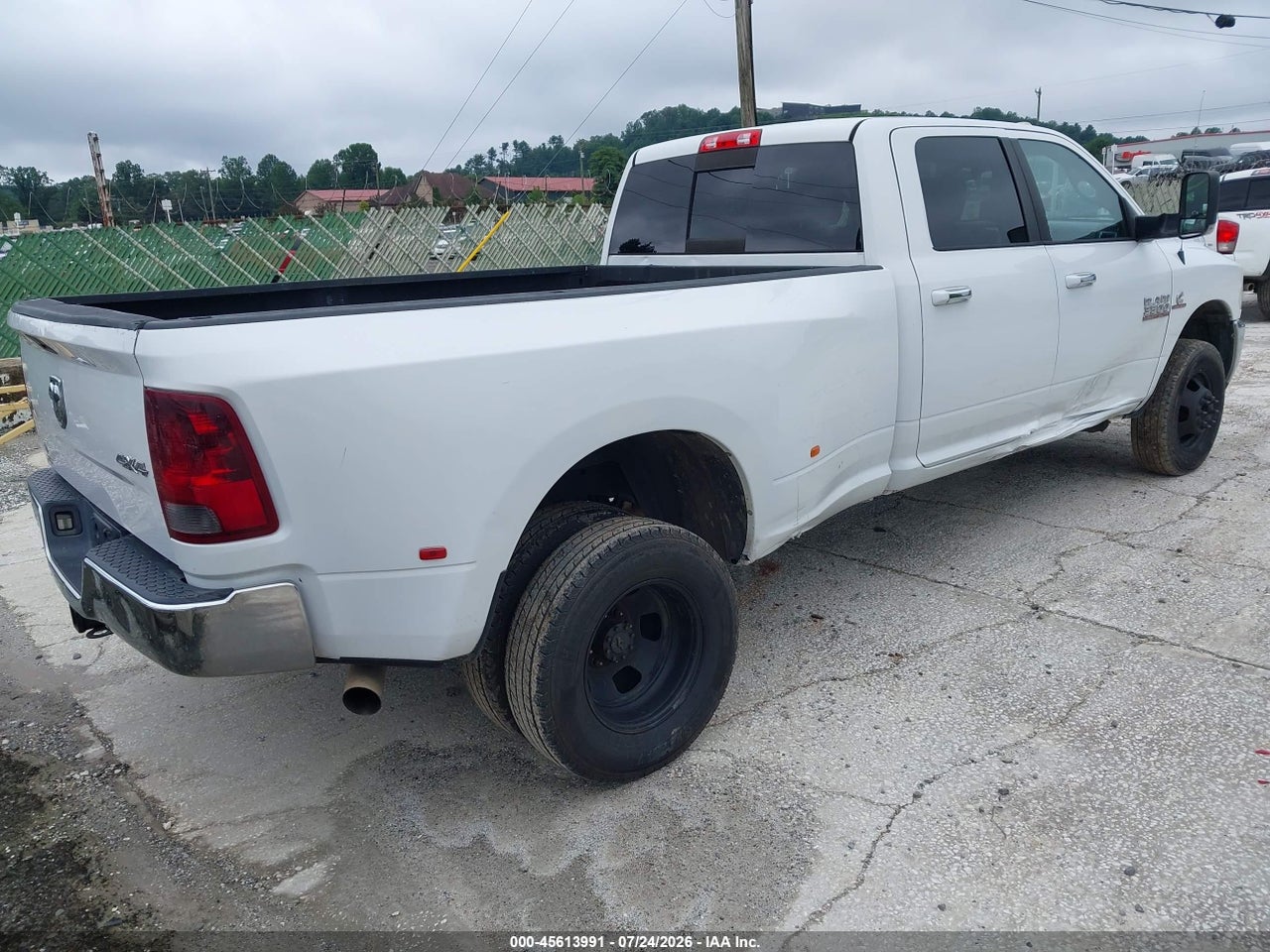 2016 RAM 3500 SLT thumbnail 5