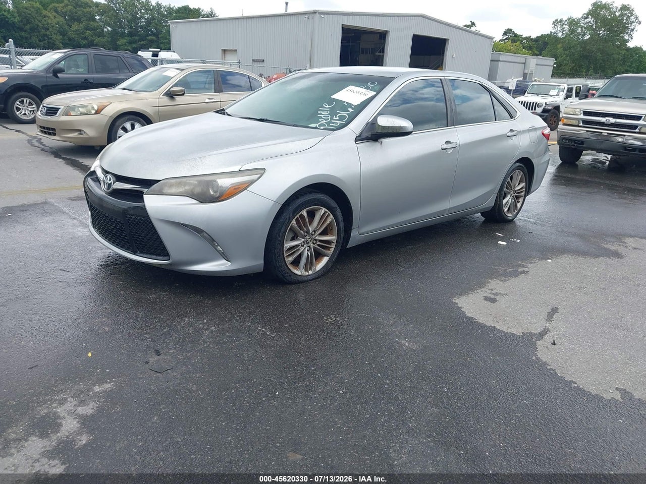 2015 TOYOTA CAMRY SE thumbnail 3