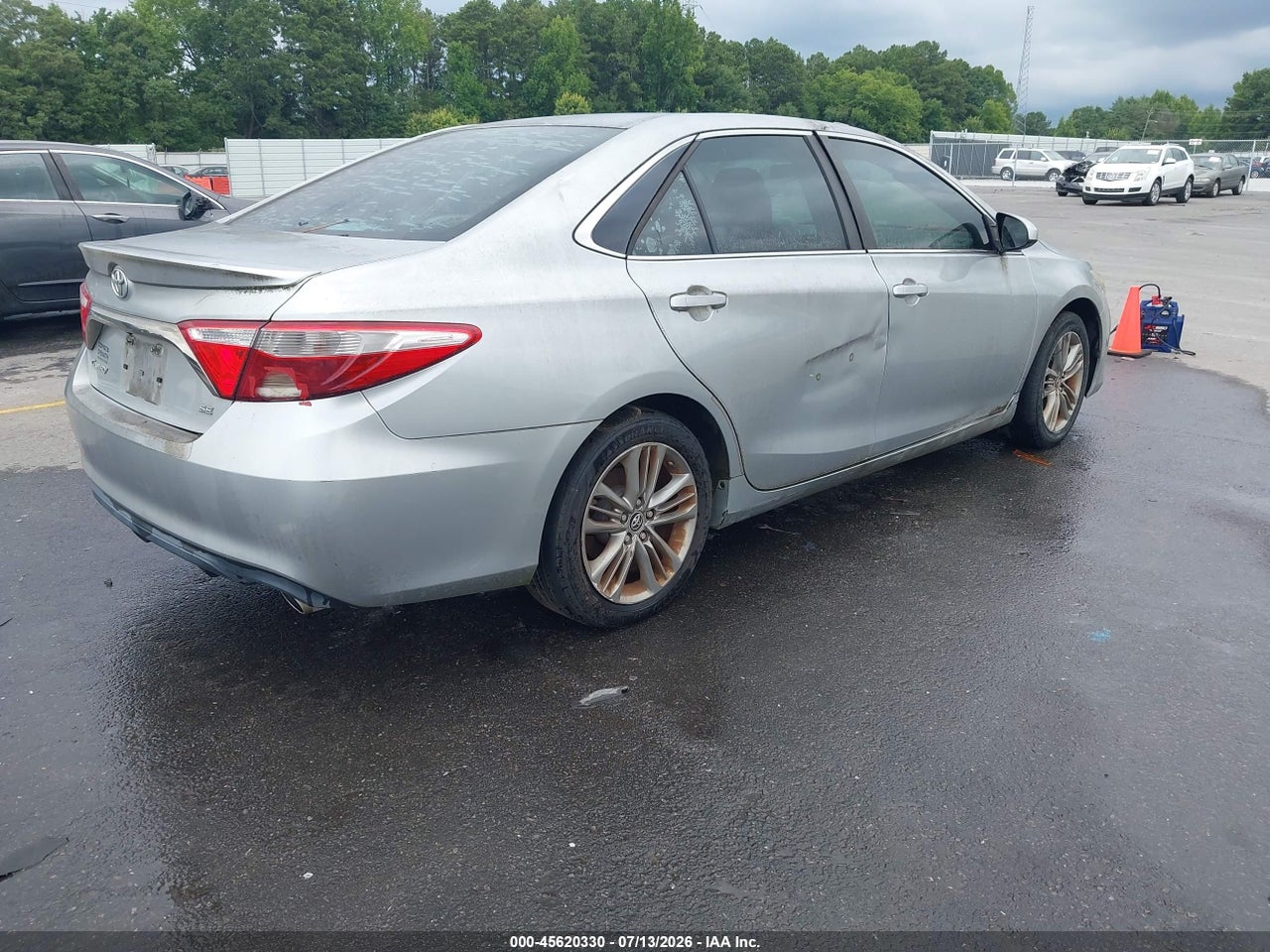 2015 TOYOTA CAMRY SE thumbnail 5