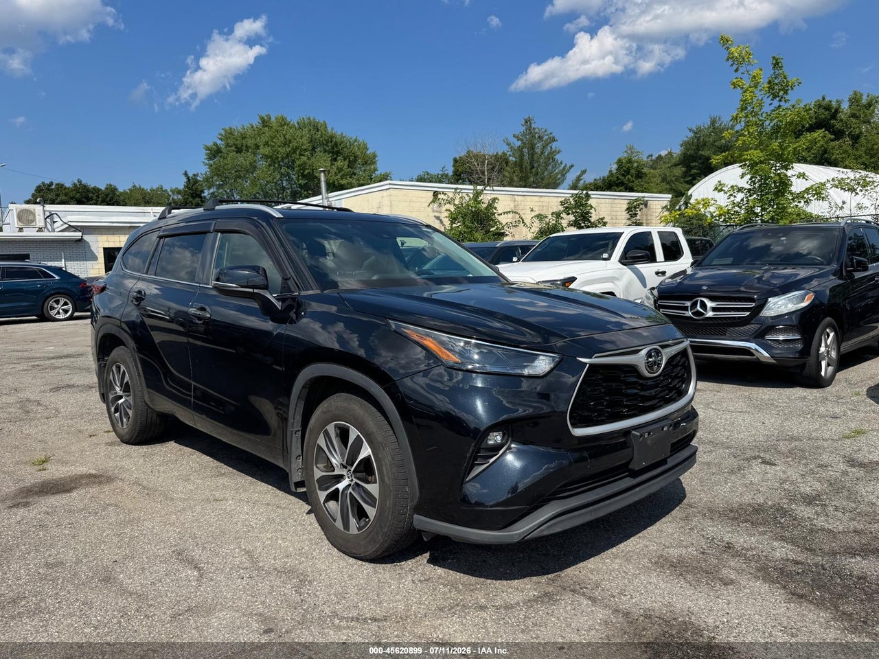 2023 TOYOTA HIGHLANDER XLE thumbnail 2