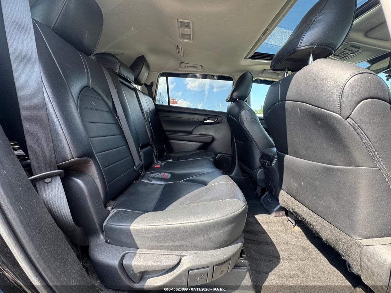 2023 TOYOTA HIGHLANDER XLE thumbnail 7