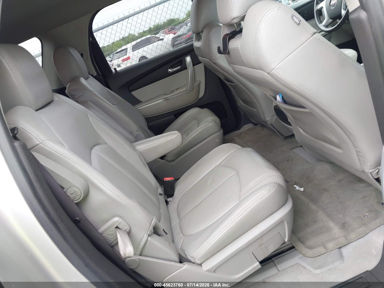 2011 GMC ACADIA SLE thumbnail 9