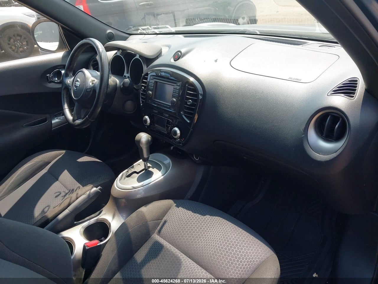 2011 NISSAN JUKE SV thumbnail 6