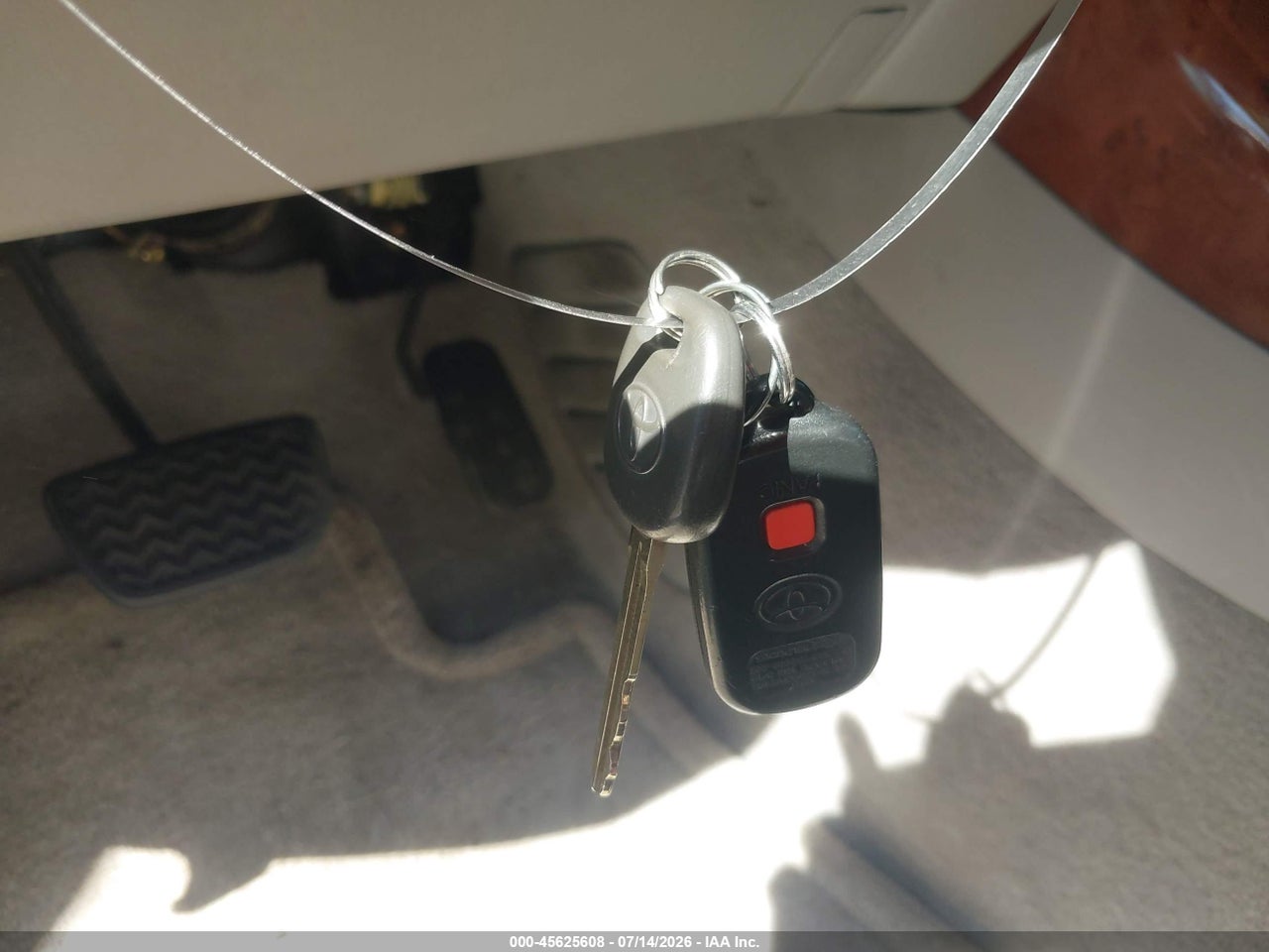 2004 TOYOTA CAMRY XLE V6 thumbnail 12