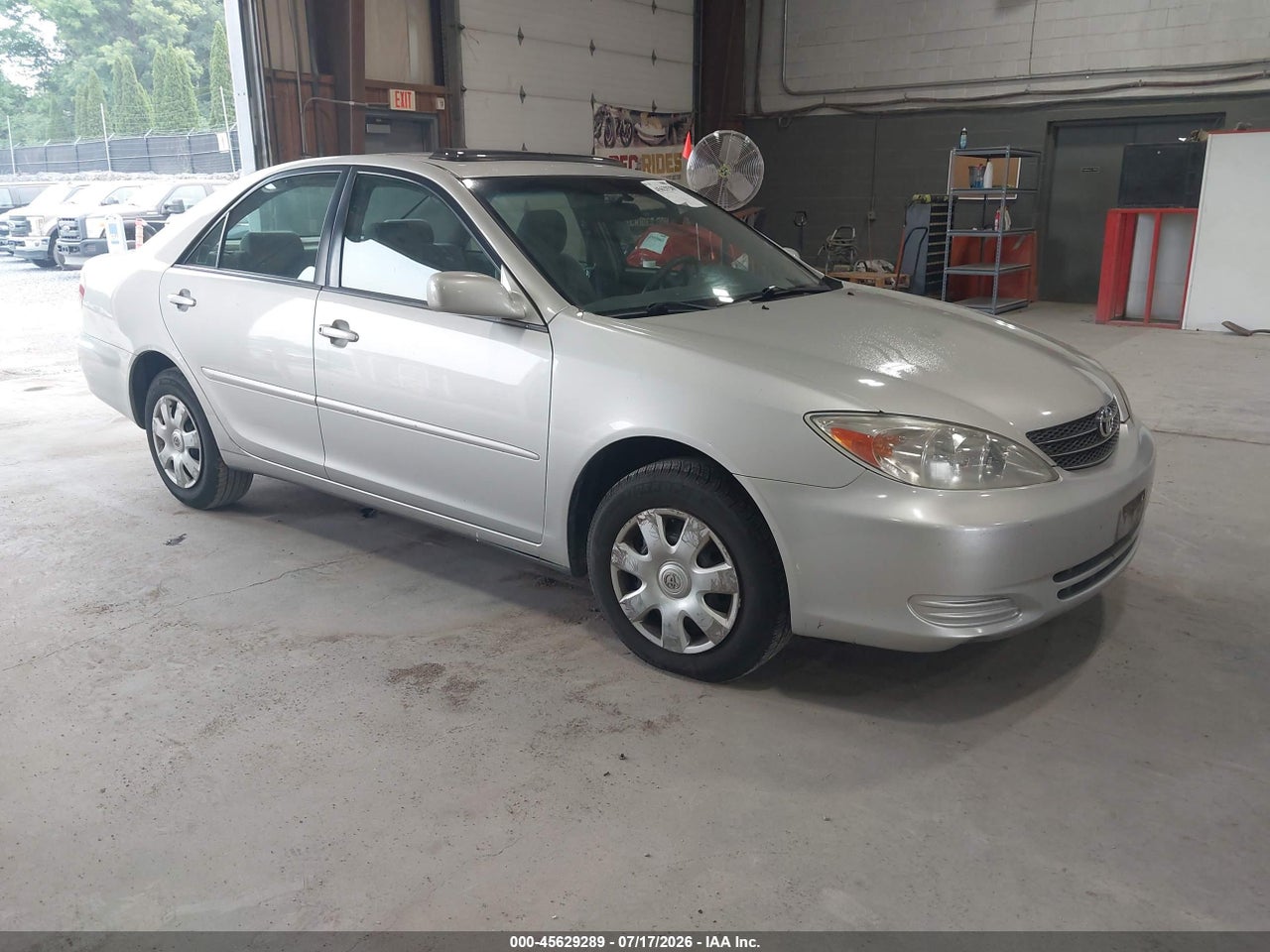 2004 TOYOTA CAMRY LE thumbnail 2