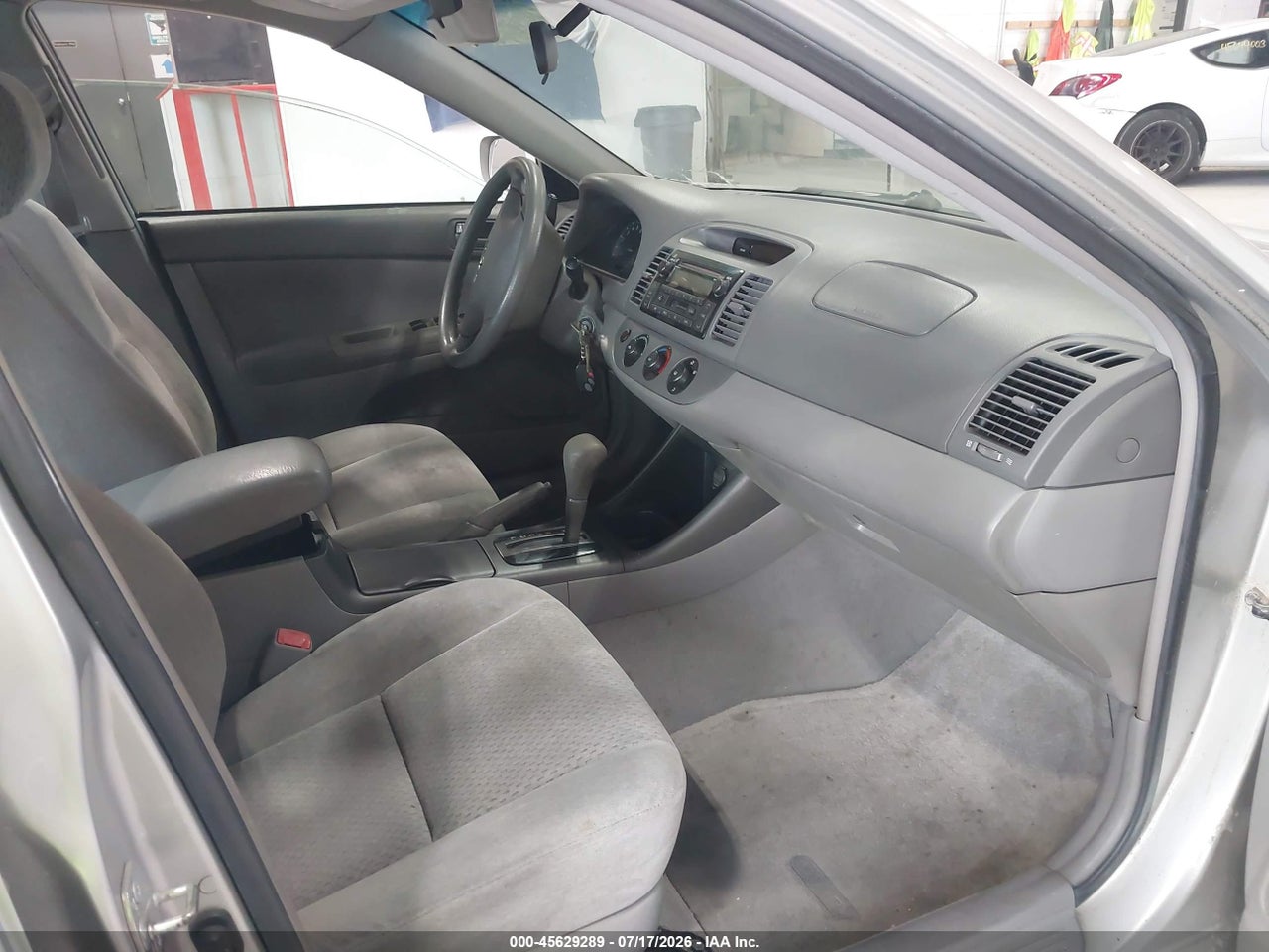 2004 TOYOTA CAMRY LE thumbnail 6
