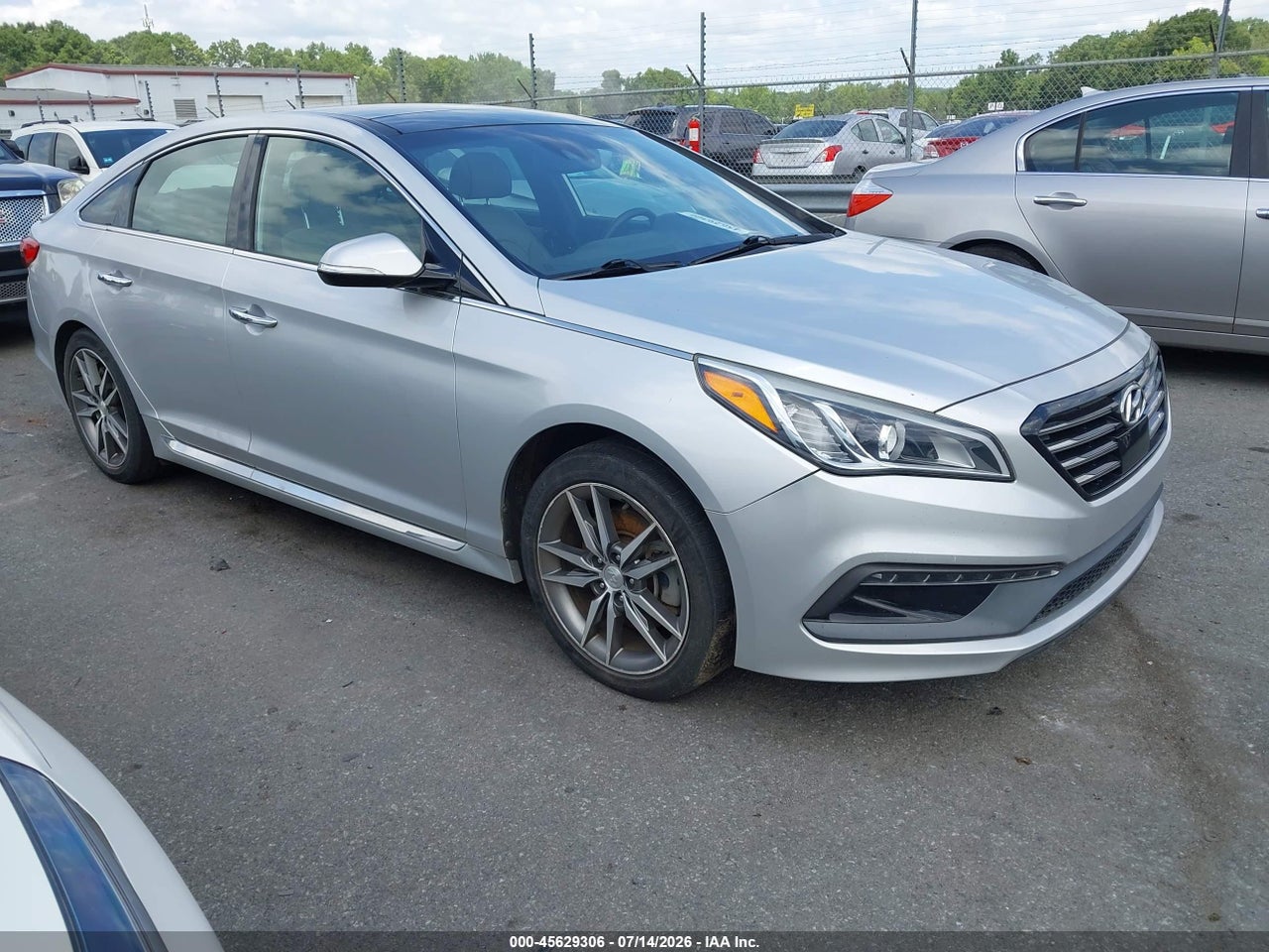 2015 HYUNDAI SONATA SPORT 2.0T thumbnail 2