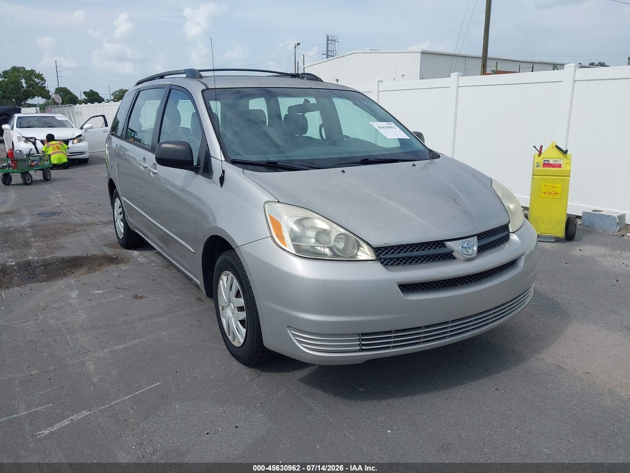 2005 TOYOTA SIENNA CE thumbnail 2
