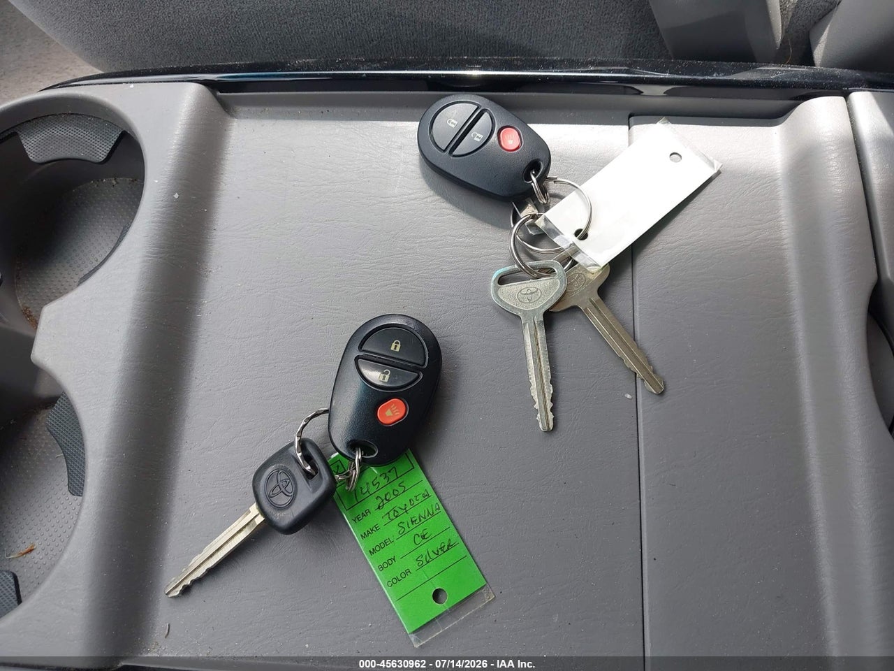 2005 TOYOTA SIENNA CE thumbnail 12