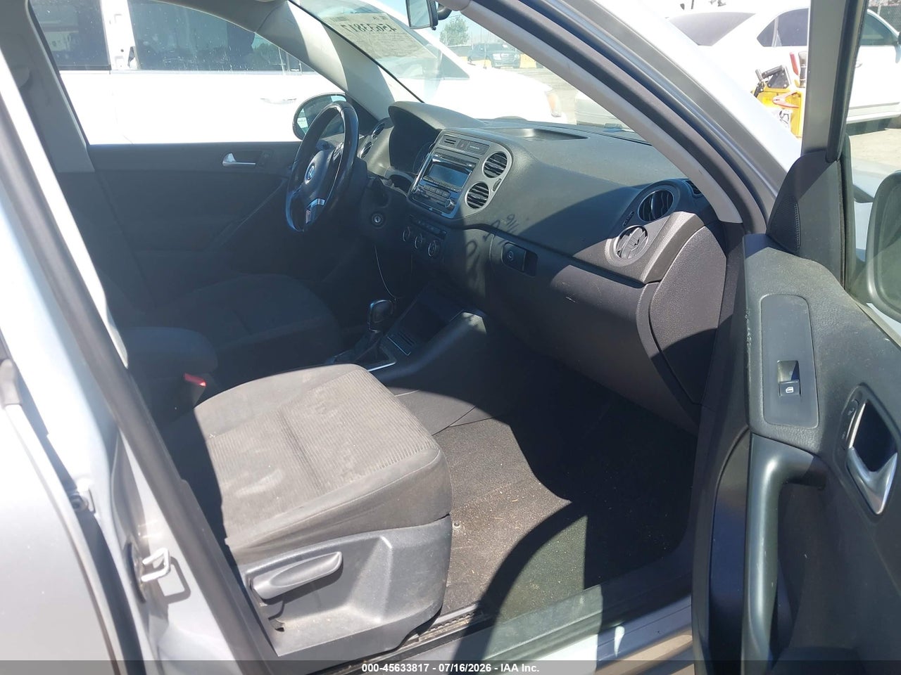 2014 VOLKSWAGEN TIGUAN S thumbnail 6
