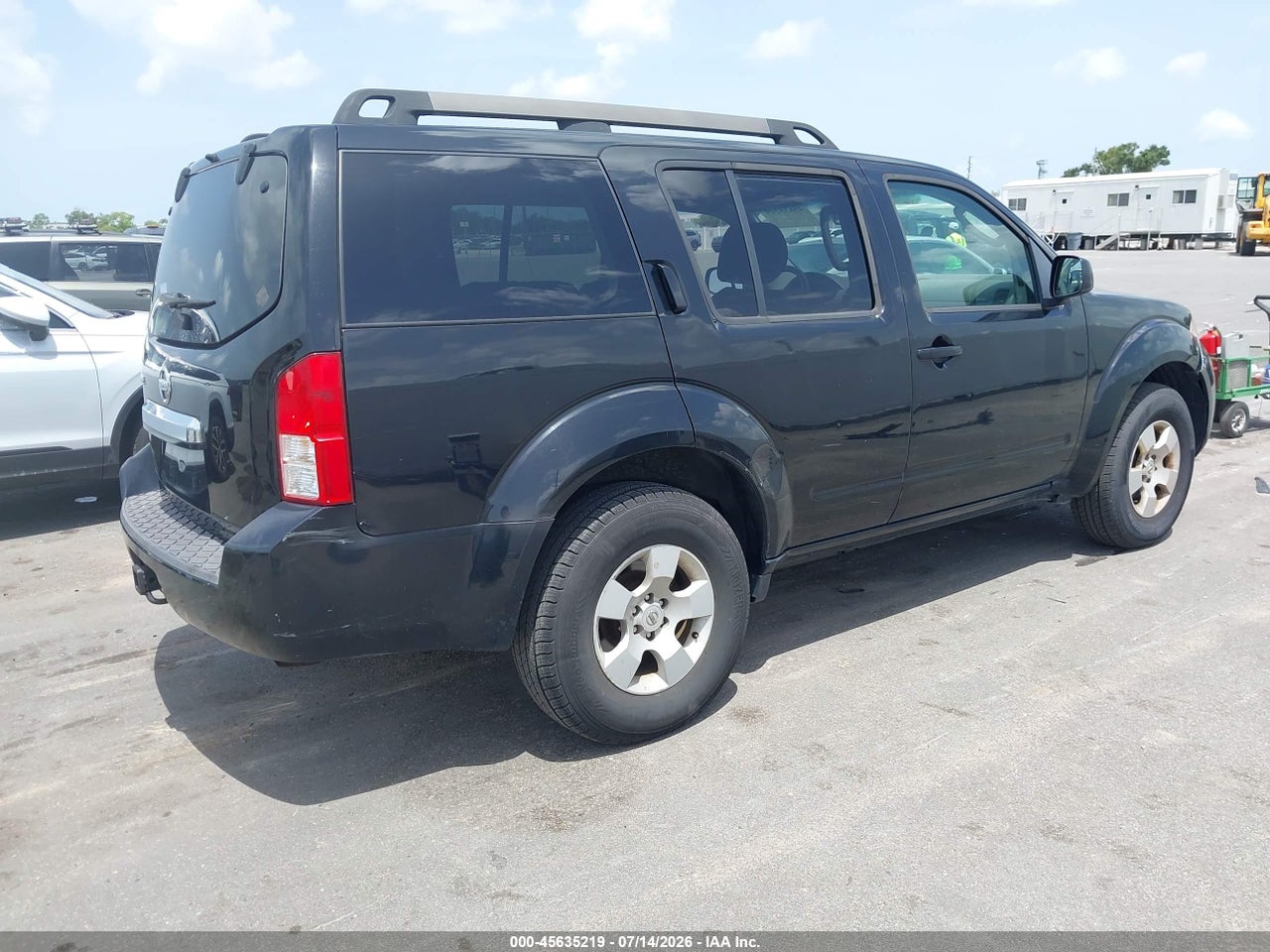 2009 NISSAN PATHFINDER S · 4/12