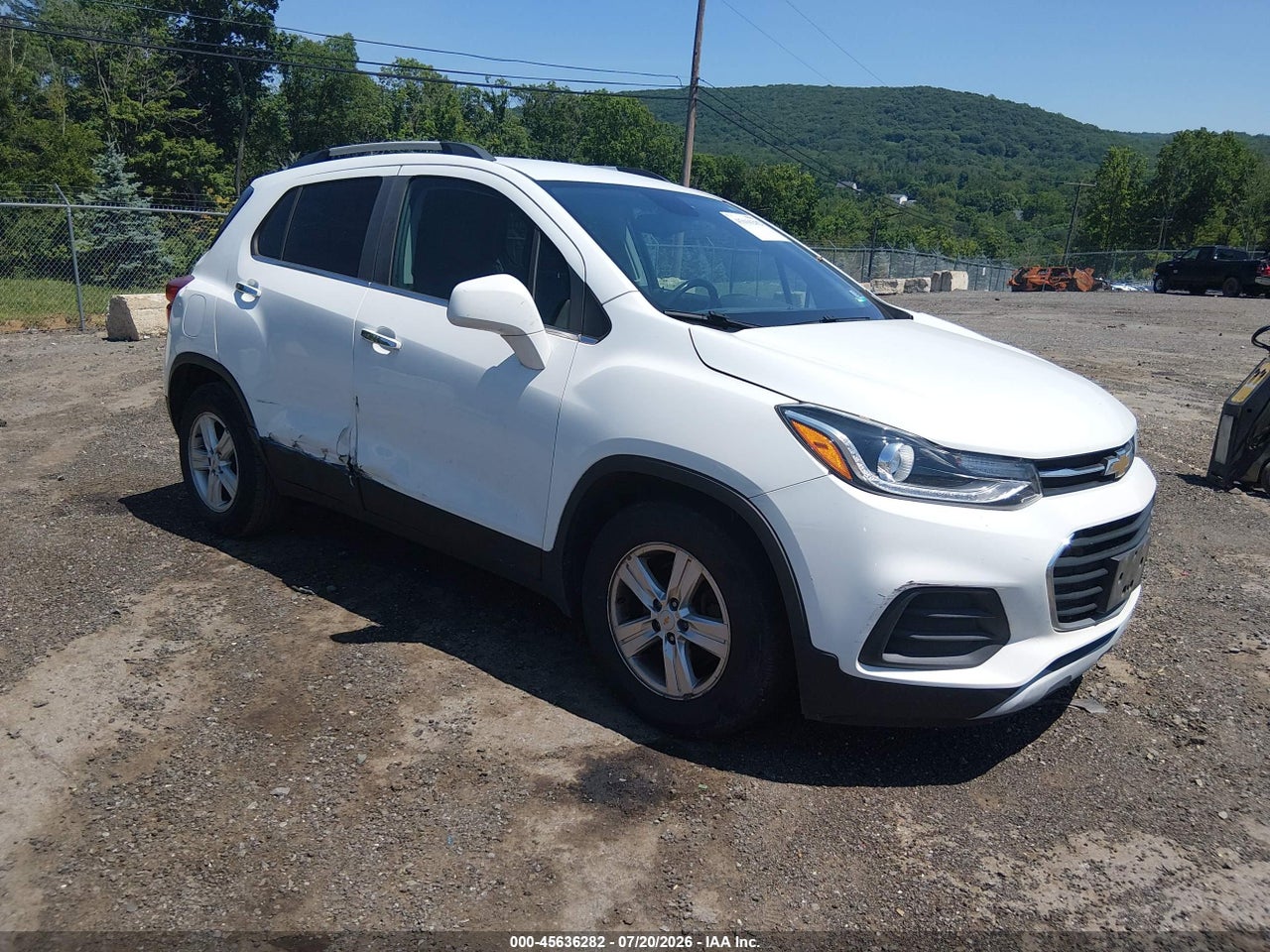 2017 CHEVROLET TRAX LT thumbnail 2