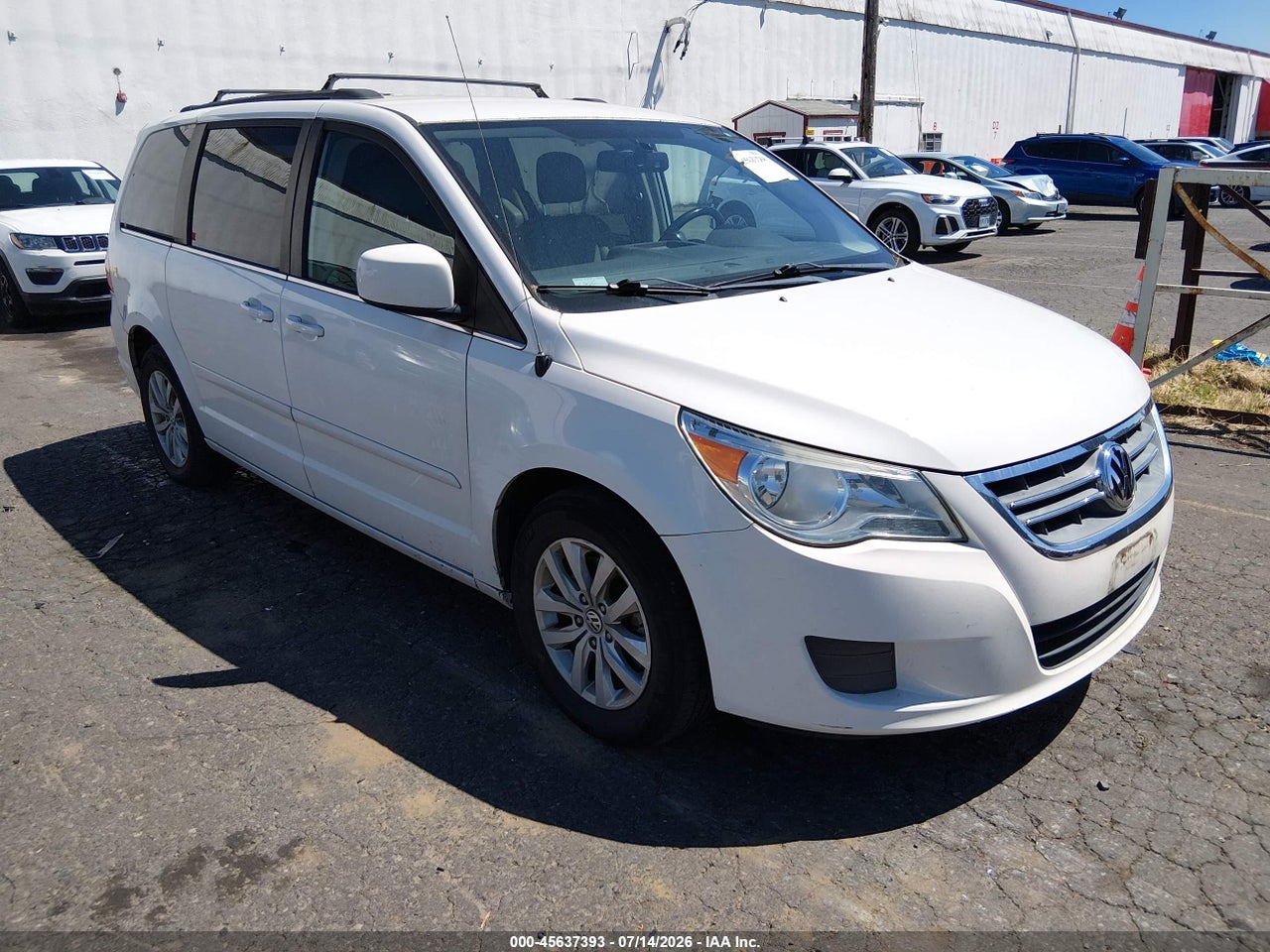 2012 VOLKSWAGEN ROUTAN SE thumbnail 2