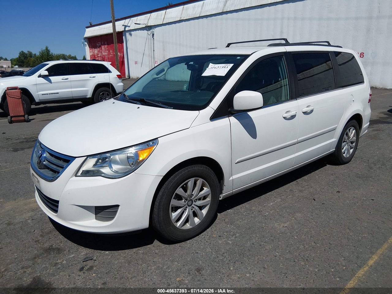 2012 VOLKSWAGEN ROUTAN SE thumbnail 3