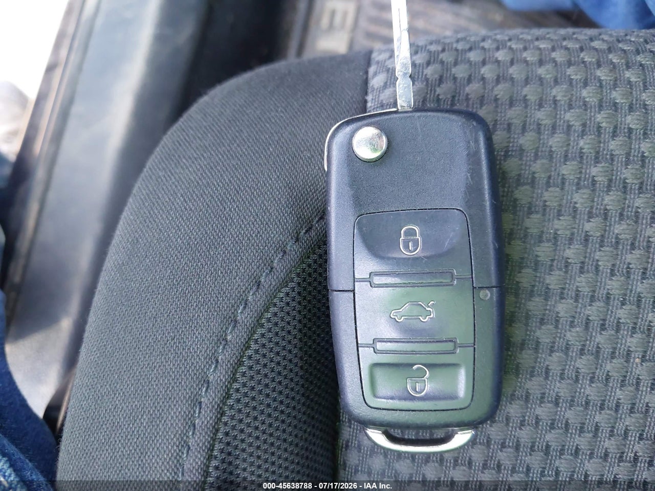 2010 VOLKSWAGEN JETTA S thumbnail 12