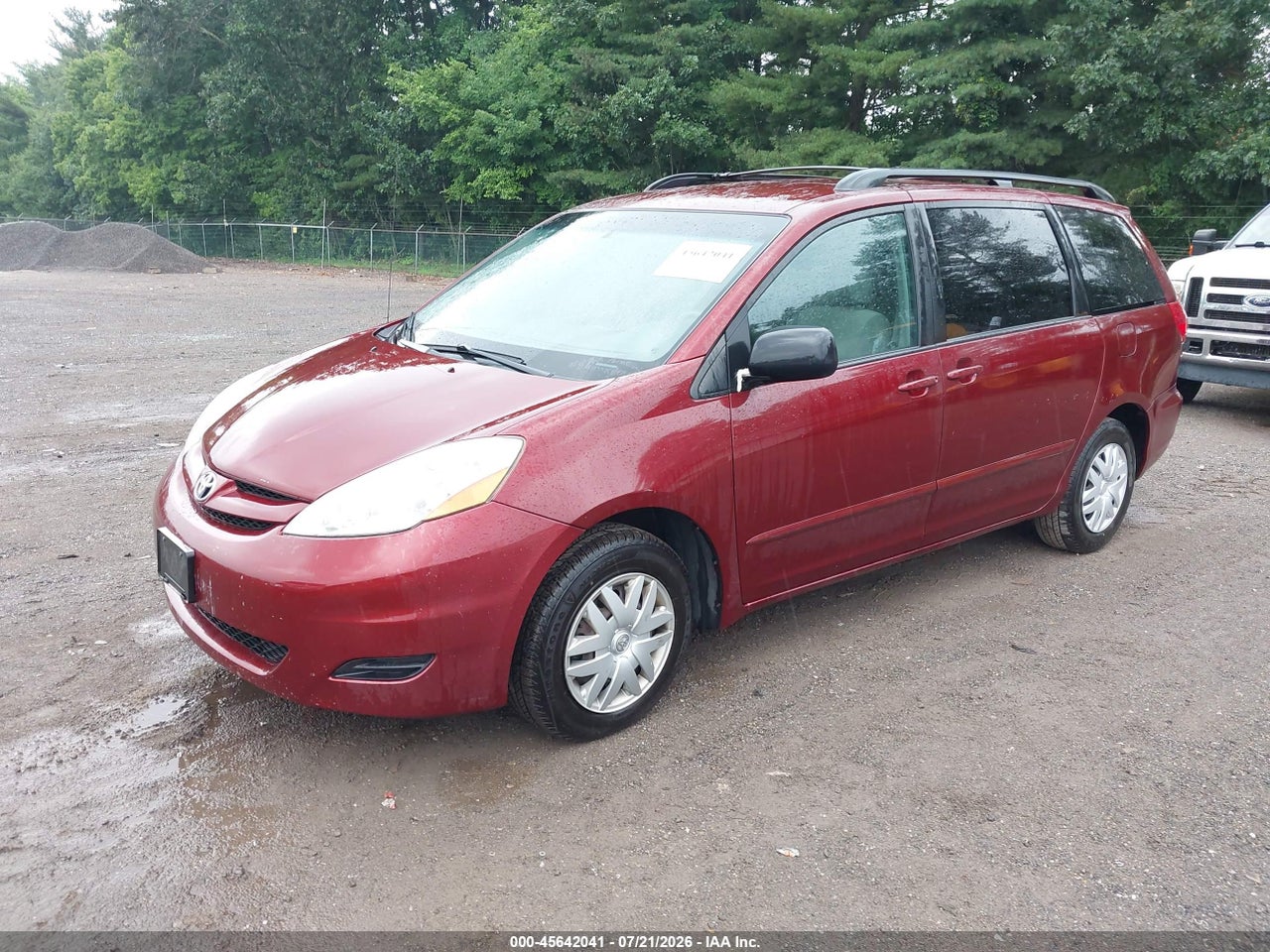 2009 TOYOTA SIENNA LE thumbnail 3