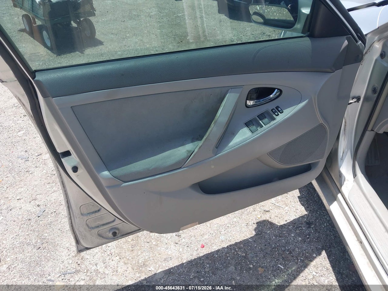 2010 TOYOTA CAMRY LE thumbnail 7