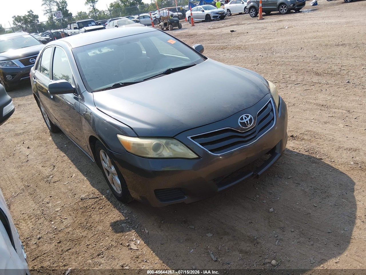 2011 TOYOTA CAMRY LE thumbnail 2