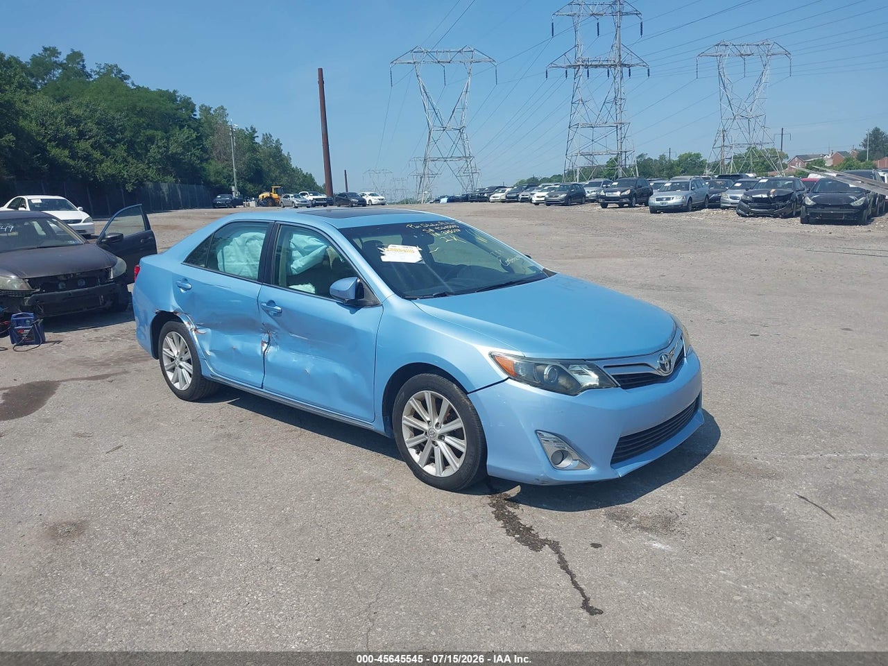 2013 TOYOTA CAMRY XLE thumbnail 2