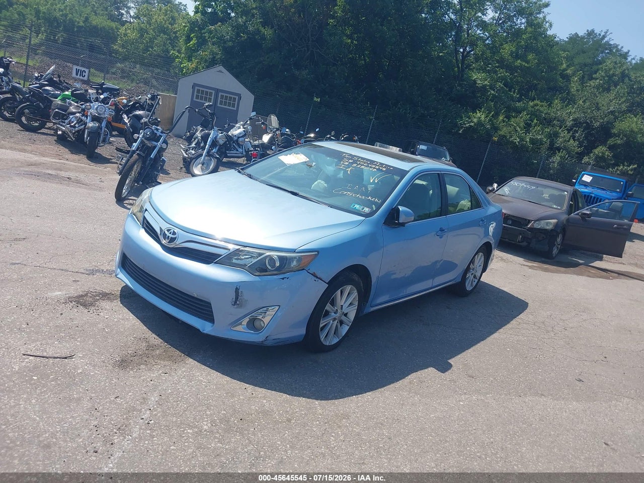 2013 TOYOTA CAMRY XLE thumbnail 3