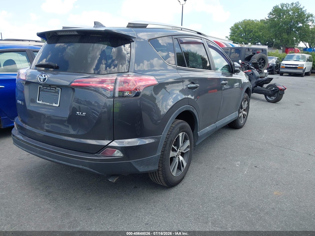 2016 TOYOTA RAV4 XLE thumbnail 5