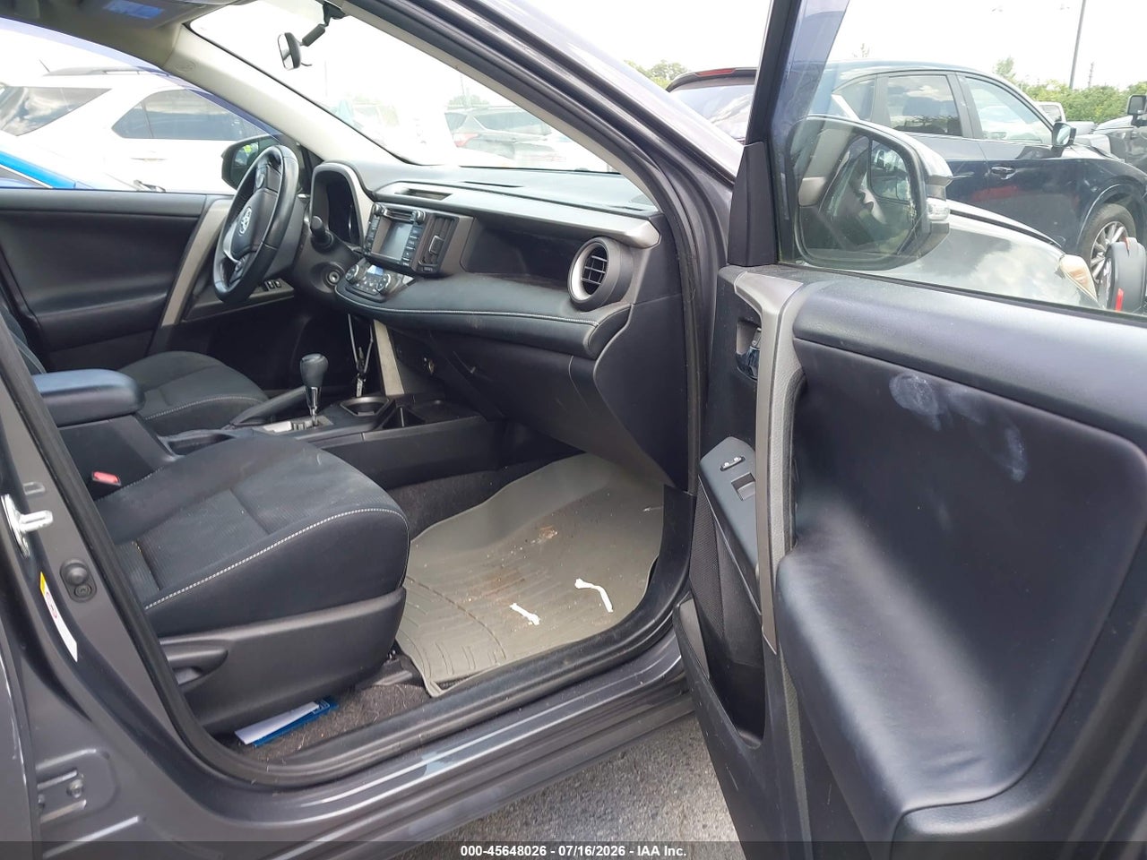 2016 TOYOTA RAV4 XLE thumbnail 6